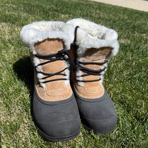Sorel Women's Winter Ankle Boot - Faux Fur Lining Size 10